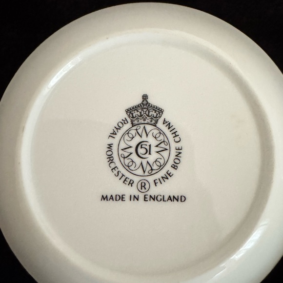 Royal Worcester Floral Plate with Gold Trim - Picture 2 of 3